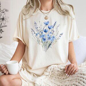Blue Flower Bouquet Graphic Shirt – Retro Floral Nature Tee
